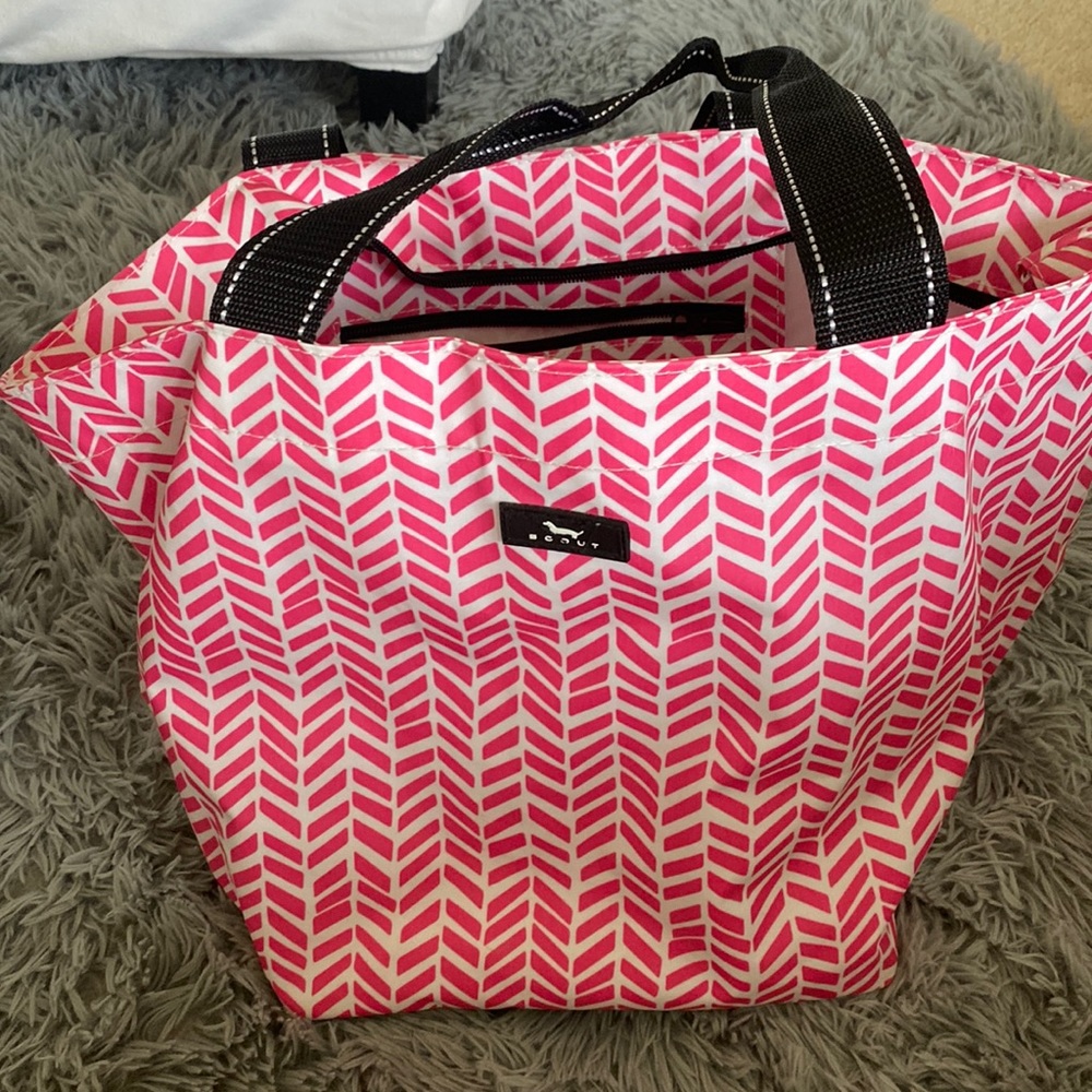 Scout travel bag. Perfect for a day at the beach or a mini vacation.
